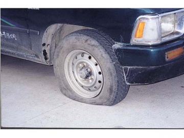 Pointe de herse routière (Dispositif de déflation des pneus)