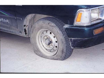 Pointe de herse routière (Dispositif de déflation des pneus)