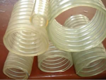 Ligne d'extrusion de tubes flexibles PVC avec renforcement en fils d'acier