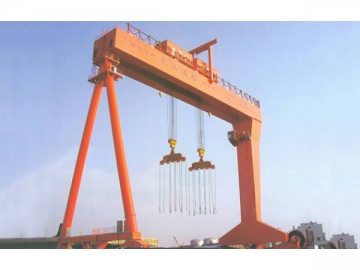 <strong>Grue portique bipoutre pour chantiers navals</strong>