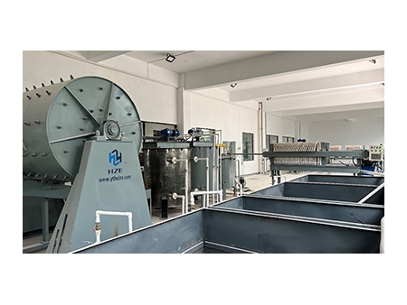 Usine modulaire de traitement d'or délocalisable à petite échelle