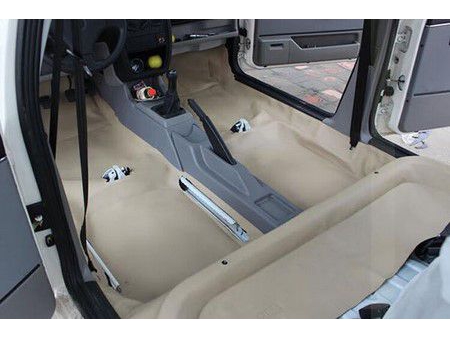 Machine d'enduction de tapis de sol pour l'automobile