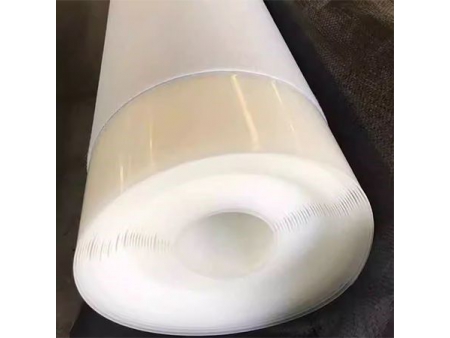 Ligne de production de membranes d'étanchéité auto-adhésives anti-collantes