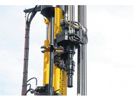Foreuse fond de trou hydraulique sur chenilles