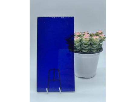 Verre coloré peint