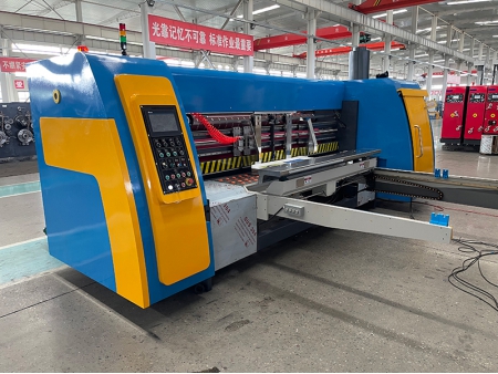 Fabricant de machines à produire des boîtes en carton