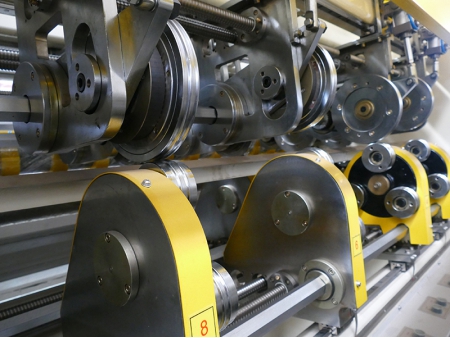 Fabricant de machines à produire des boîtes en carton