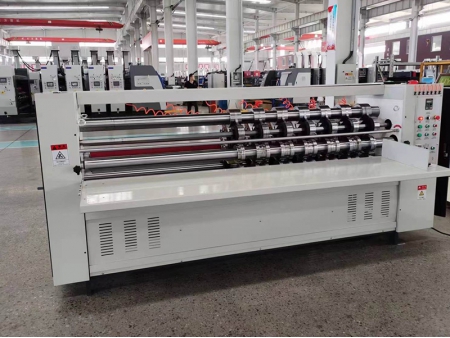 Fabricant de machines à produire des boîtes en carton