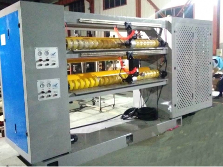 Fabricant de machines à produire des boîtes en carton
