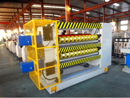 Fabricant de machines à produire des boîtes en carton