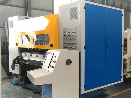 Fabricant de machines à produire des boîtes en carton