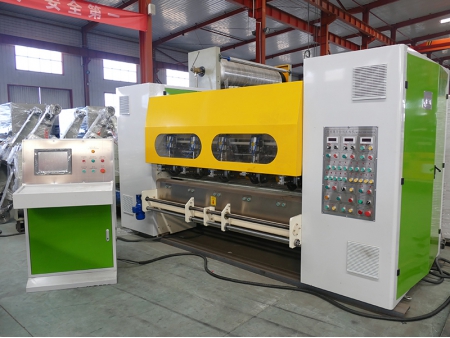Fabricant de machines à produire des boîtes en carton
