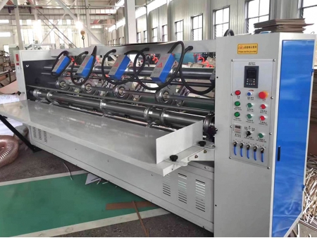 Fabricant de machines à produire des boîtes en carton