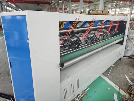 Fabricant de machines à produire des boîtes en carton