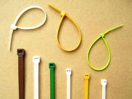 Attache-câble en plastique / Collier de serrage plastique / Collier attache-câbles