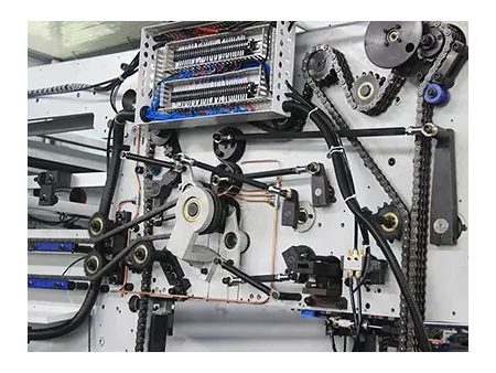 Machine de découpe et rainage automatique à plat avec unité de dénudage
