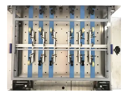 Machine de découpe et rainage automatique à plat avec unité de dénudage (Charges Lourdes)