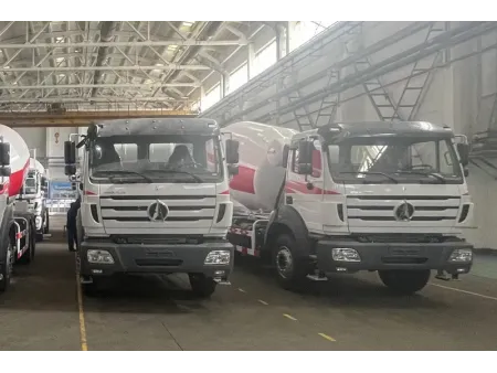 Camion malaxeur à béton / Camion bétonnière 6×4