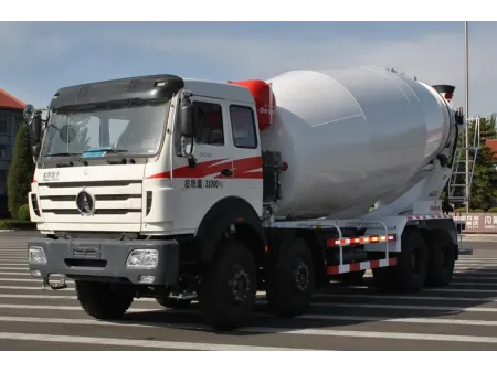 Camion malaxeur à béton / toupie à béton 8×4