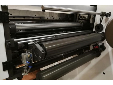 Machine automatique de refendage et de rembobinage à grande vitesse  (Modèle HSR370‑MASTER – Refendeuse et rembobineuse d’étiquettes)