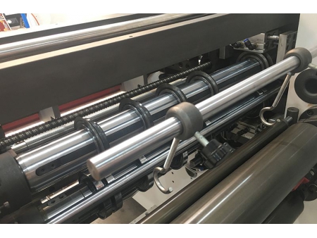 Machine d’inspection et de refendage haute vitesse  (modèle ISR370-SMART, machine d’inspection, de refendage et de rembobinage pour étiquettes)