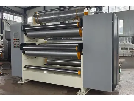 Machine colleuse pour carton ondulé