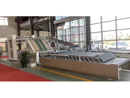 Machines Contre-colleuse carton