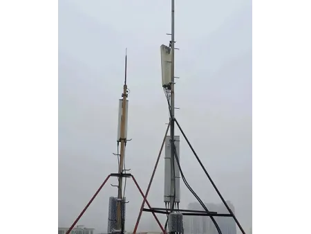 Pylône de télécommunications rooftop