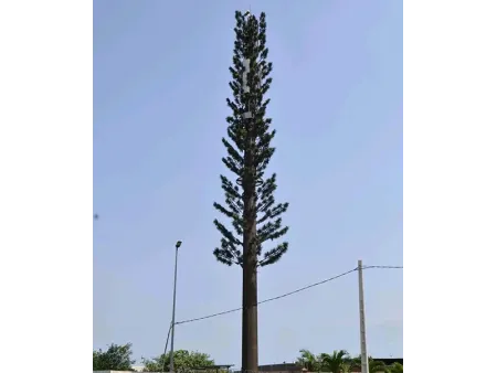 Pylône de communication camouflé (pylône en forme de pin)