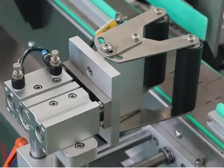 Étiqueteuse automatique à orientation