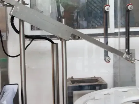 Capsuleuse à vis / Machine de bouchage automatique ROPP