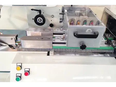 Machine de conditionnement horizontal sans barquette SF-N (conditionnement de biscuits sur chant)
