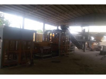 Machine de fabrication de parpaings QF700