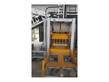 Machine de fabrication de blocs en béton QF400
