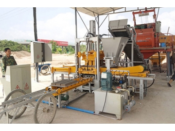 Machine de fabrication de blocs en béton QF400
