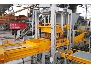 Machine de fabrication de blocs en béton QF400