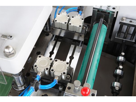 Machine de découpe à plat pour étiquettes