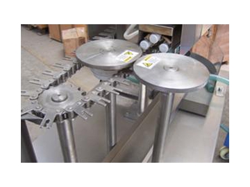 Machine de remplissage et de bouchage de sucette gélifiée/glace automatique