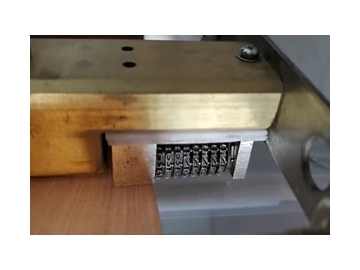 Remplisseuse scelleuse automatique pour liquide