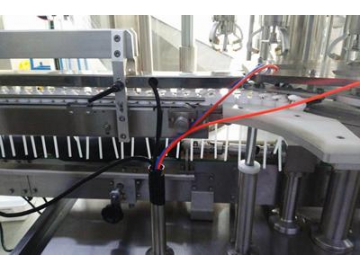 Boucheuse rotative pour pompe de pulvérisation