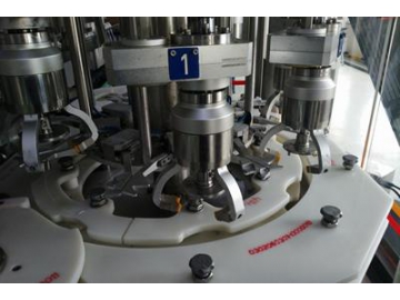 Boucheuse rotative pour pompe de pulvérisation
