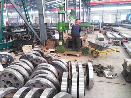 Machine centrifuge pour poteaux en béton