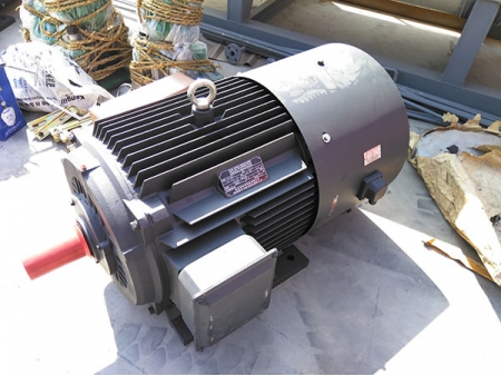 Machine centrifuge pour poteaux en béton