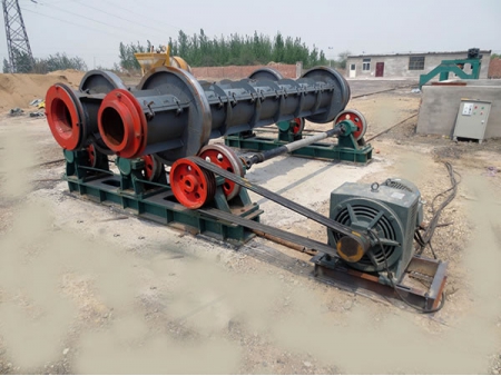 Machine centrifuge pour tuyaux en béton