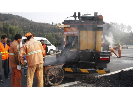 Camion d’entretien routier - Réparation infrarouge du pavage d'asphalte