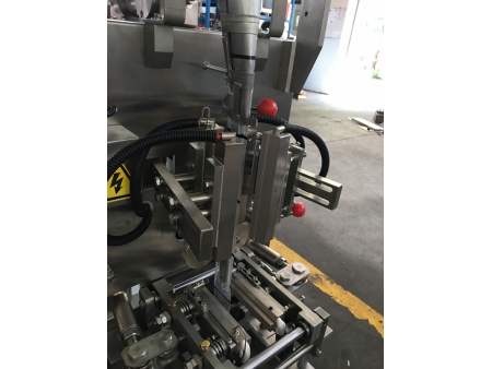 Ensacheuse verticale Flow pack avec doseuse à piston