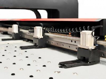 Poinçonneuse à tourelle CNC (mécanique)