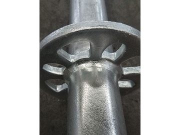 Poteau vertical avec rosette pour échafaudage