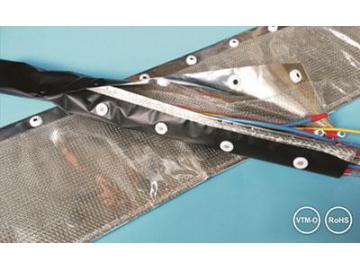 Gaine pour câble avec blindage tressé fermée par bouton