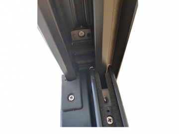 Fenêtre coulissante aluminium, avec barres de renfort en aluminium